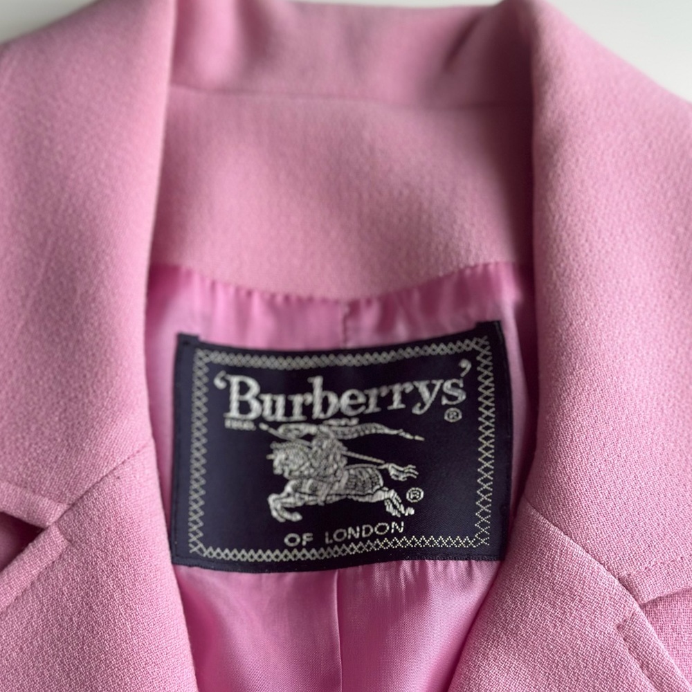 Burrbery’s VINTAGE BLAZER size 6